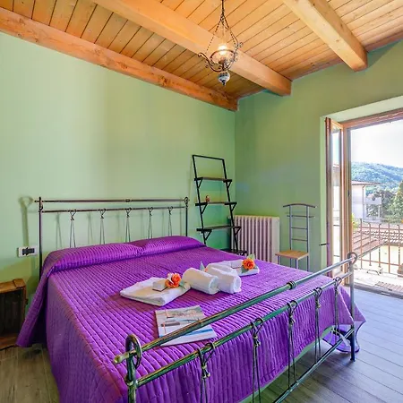Vakantiehuis Brighty Rainbow House Garden - Happy Armeno